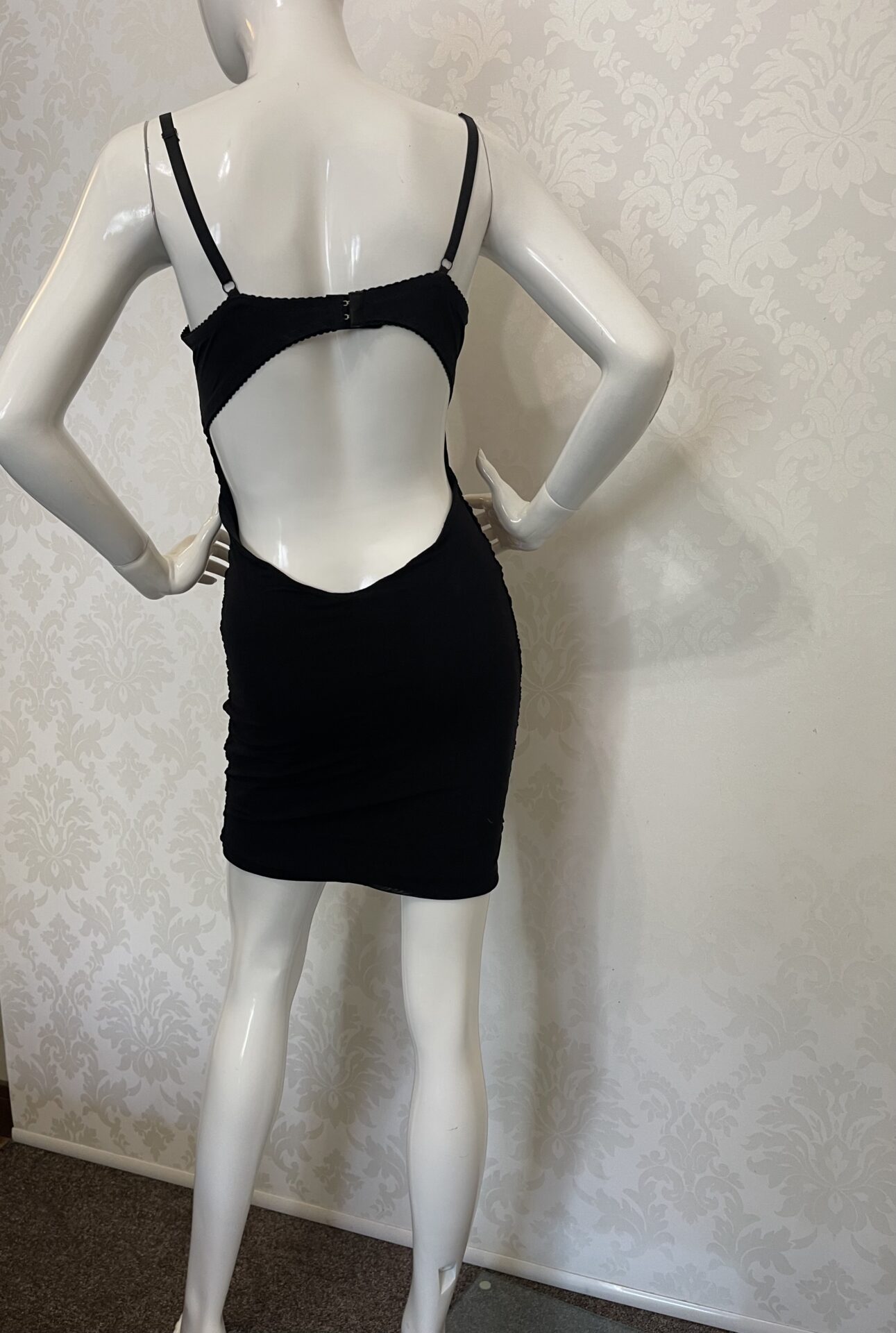 Czarna sukienka mini Midnight Glamour - obrazek 3